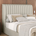 Cabeceira Estofada Alexandria - Tecido Suede Creme com Design Canelado e Dobras Laterais