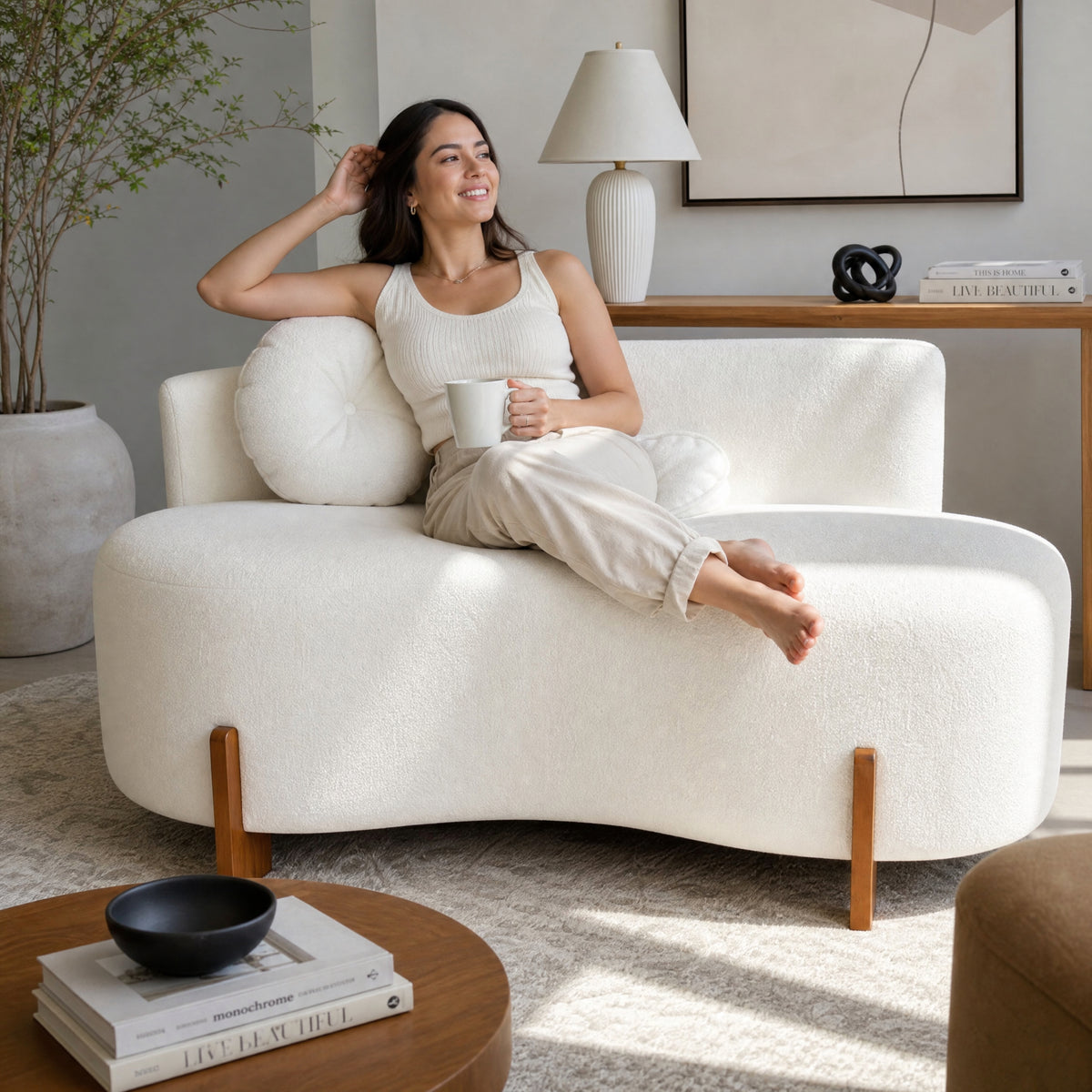 Sofá Curvo 2 Lugares Bouclé Confortável Orgânico Feijão | 150cm